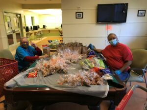 Volunteer-stuffing-bags